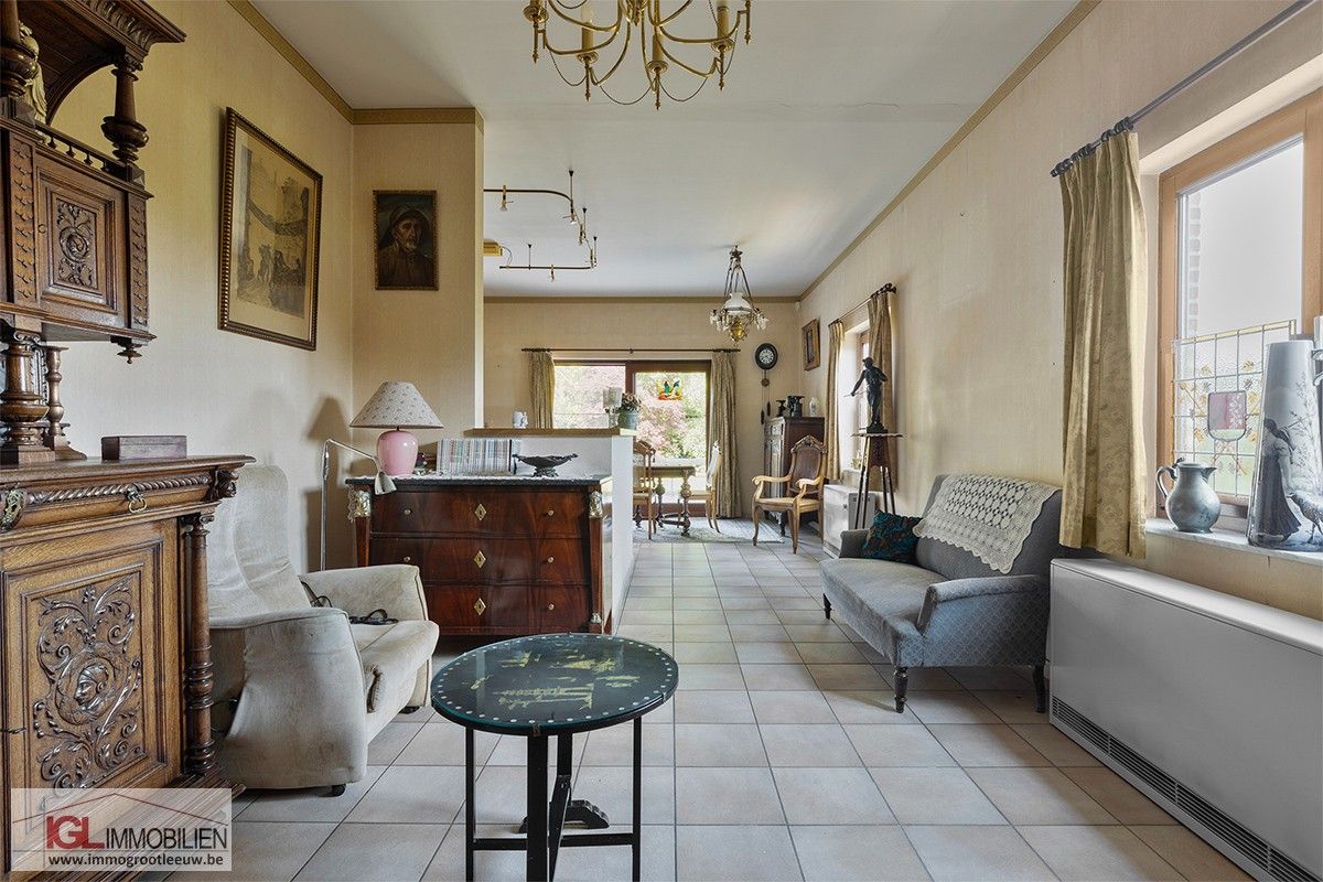 Charmante driegevelwoning met zonnige tuin & garage in het centrum van Lennik foto 3