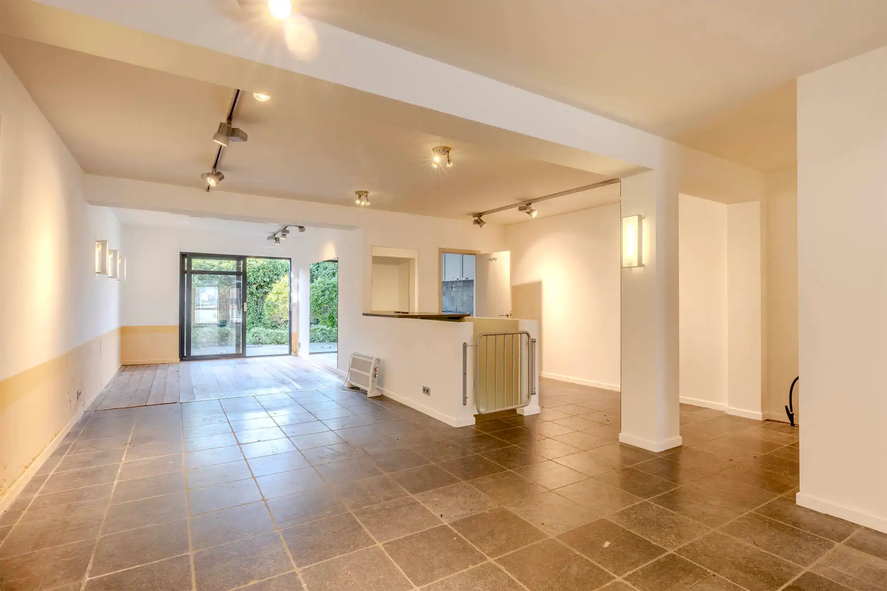 GLV handelspand/kantoor van 133m² met kelder, terras en tuin foto 2