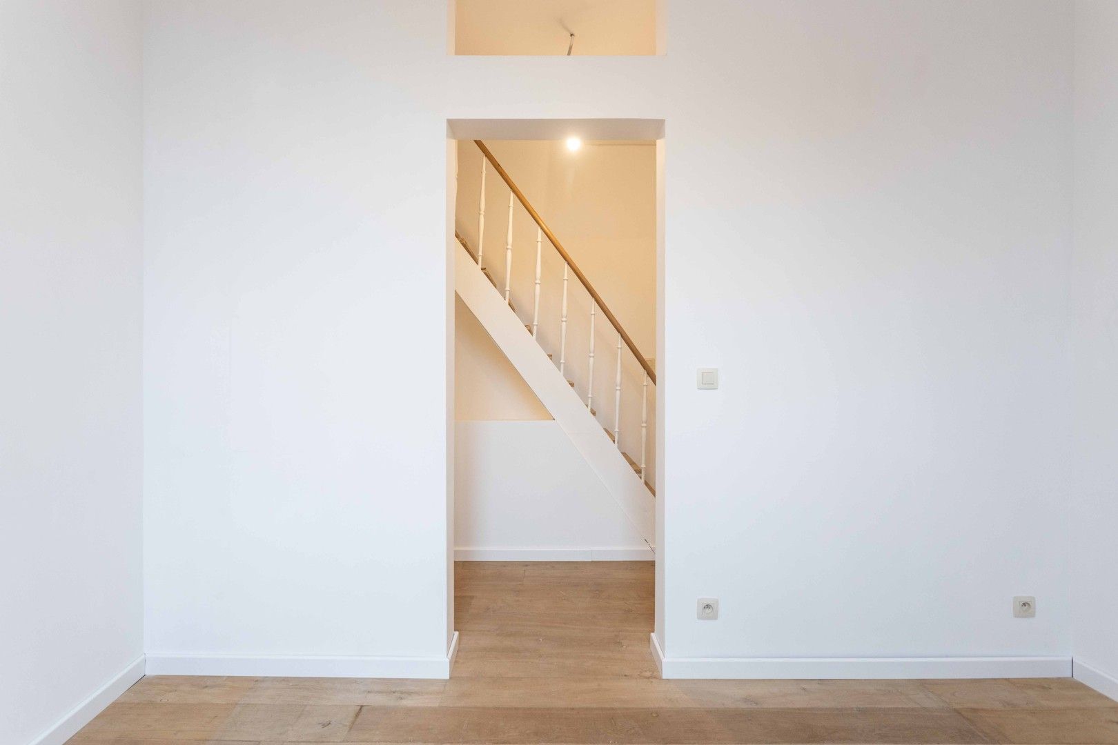 Gezellige instapklare woning met tuin en veel (gratis) parking foto {{pictureIndex}}