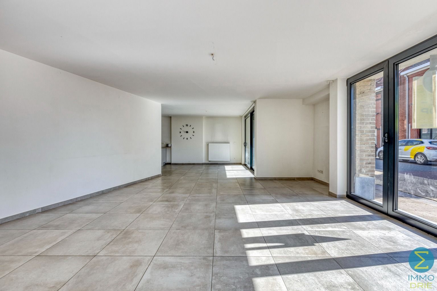 Centraal gelegen ruim gelijkvloers appartement met garage foto 5