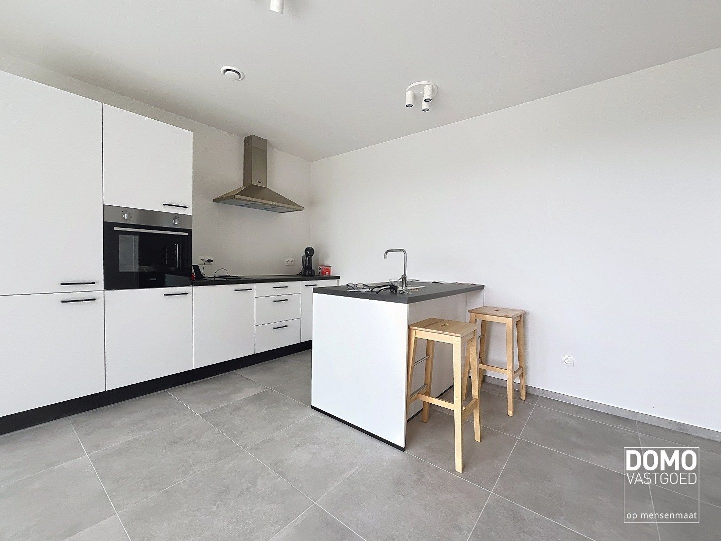 NIEUWBOUWAPPARTEMENT MET 2 SLAAPKAMERS, RUIM TERRAS, ONDERGRONDSE AUTOSTANDPLAATS EN KELDERBERGING IN MAASMECHELEN foto 4