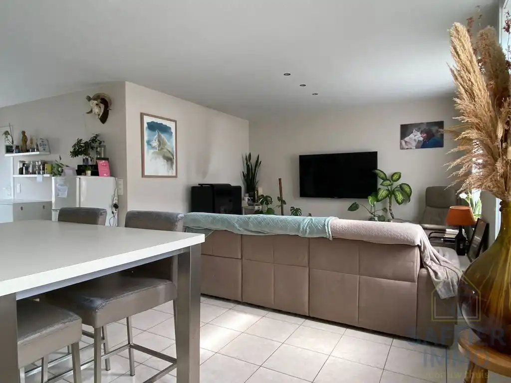 Huis met twee slaapkamers, verschillende staanplaatsen en tuin te huur in Ingelmunster foto 6