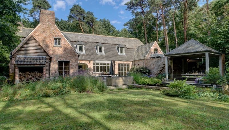 Exclusieve stijlvolle villa van 480m² op 41 are foto {{pictureIndex}}