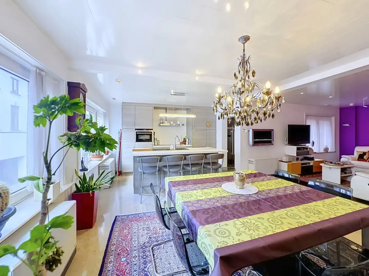 Ruime en centraal gelegen woning met dubbele garage foto 6