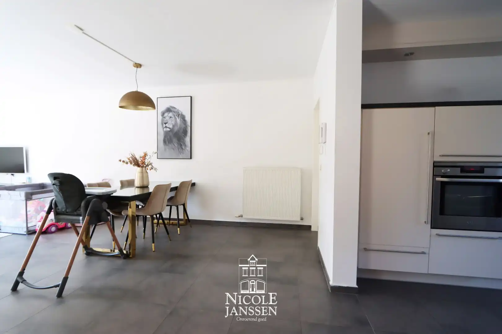 Instapklaar appartement met twee slaapkamers en overdekt terras foto 4