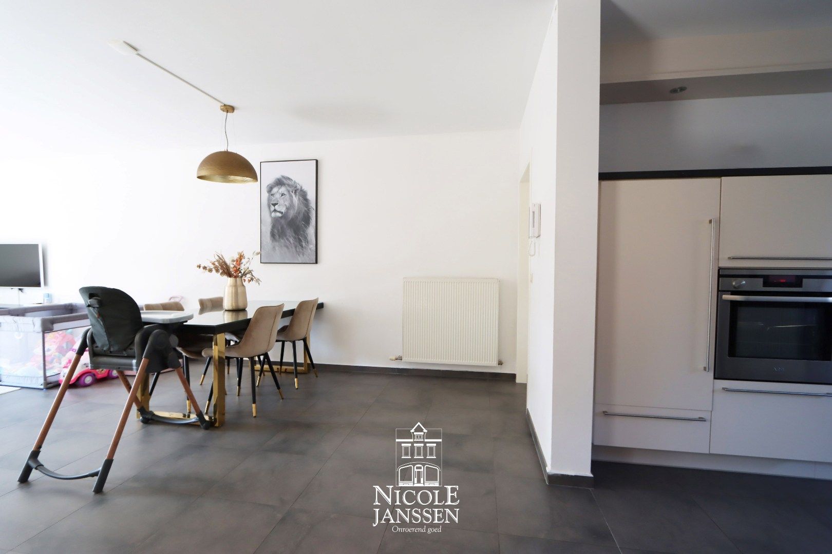 Instapklaar appartement met twee slaapkamers en overdekt terras foto 4