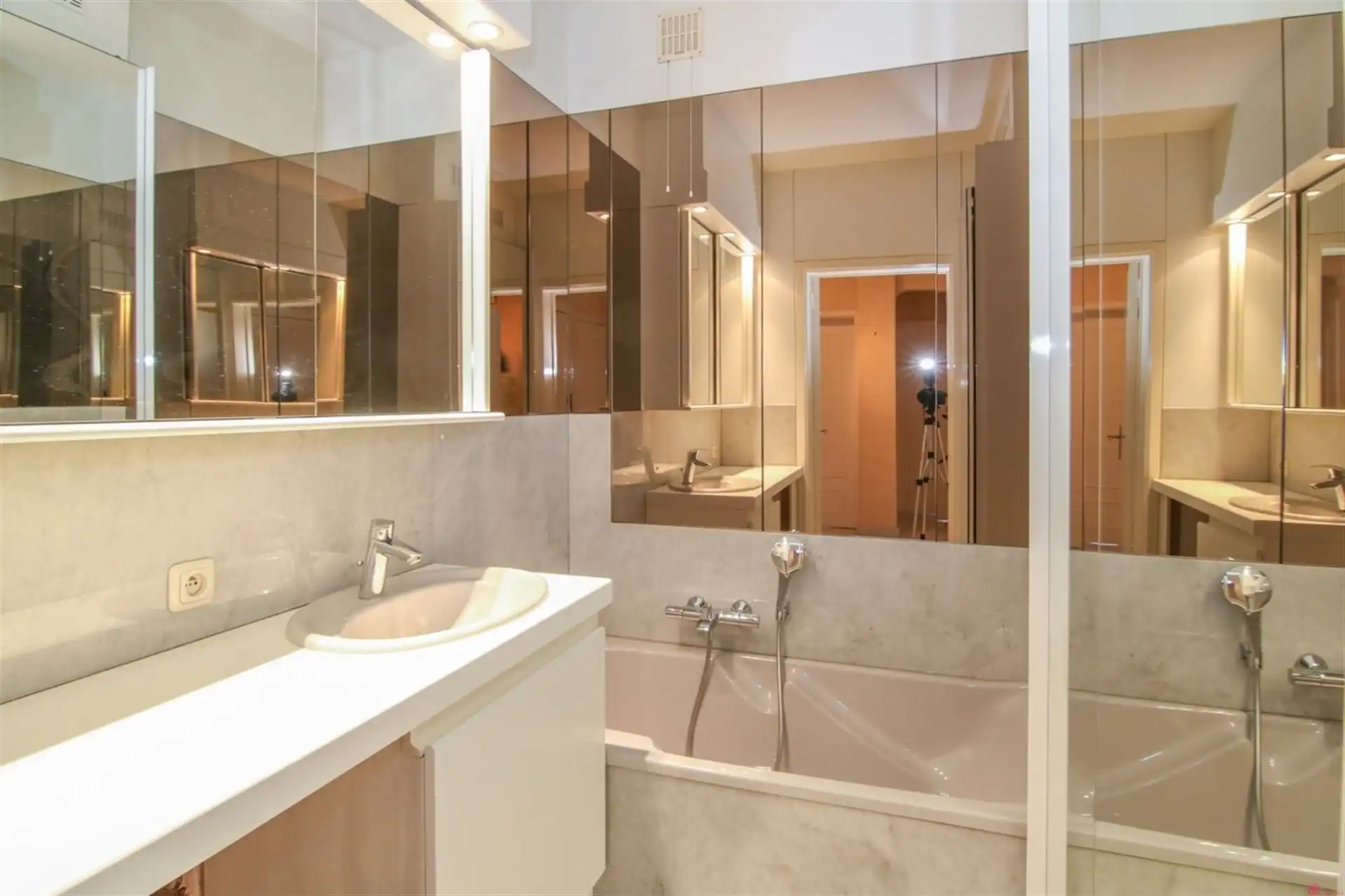 Lichtrijk hoekappartement foto 12