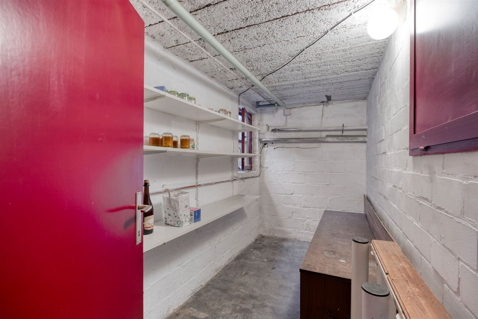 Vrijstaande woning met 4 slaapkamers, ruime tuin en garage op een riant perceel van 9a99ca, rustig gelegen nabij het centrum van Maaseik.  foto 30