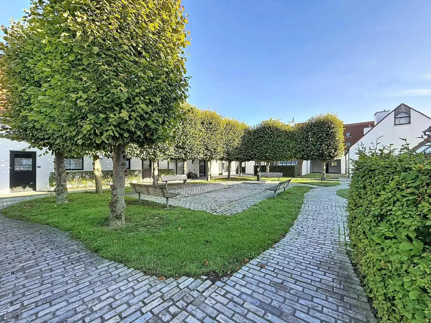 (vakantie)woning met zuidgerichte tuin en parking in Ysermonde Nieuwpoort foto {{pictureIndex}}