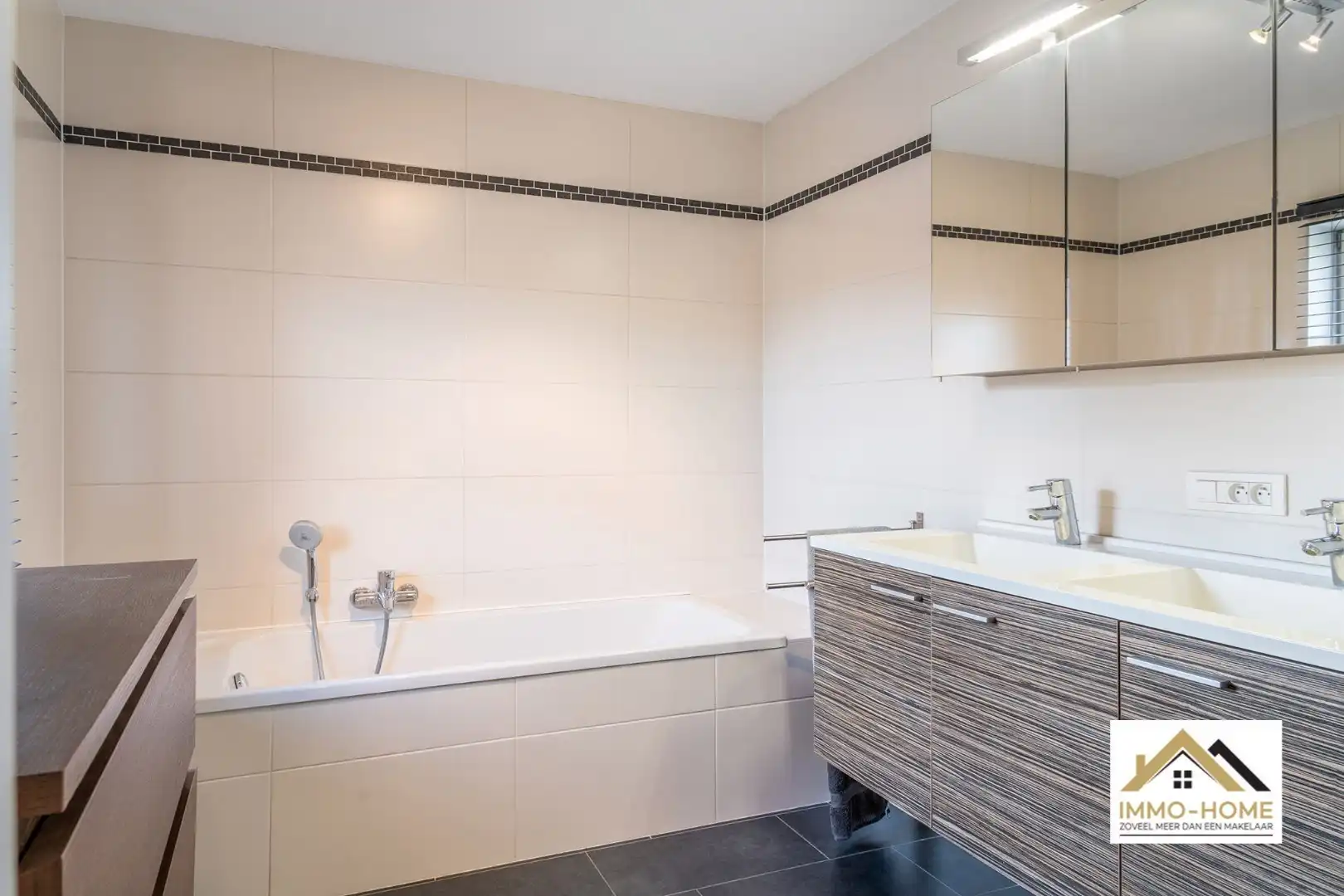 Knappe instapklare HOB met vrijstaande garage te Lokeren ! foto 15