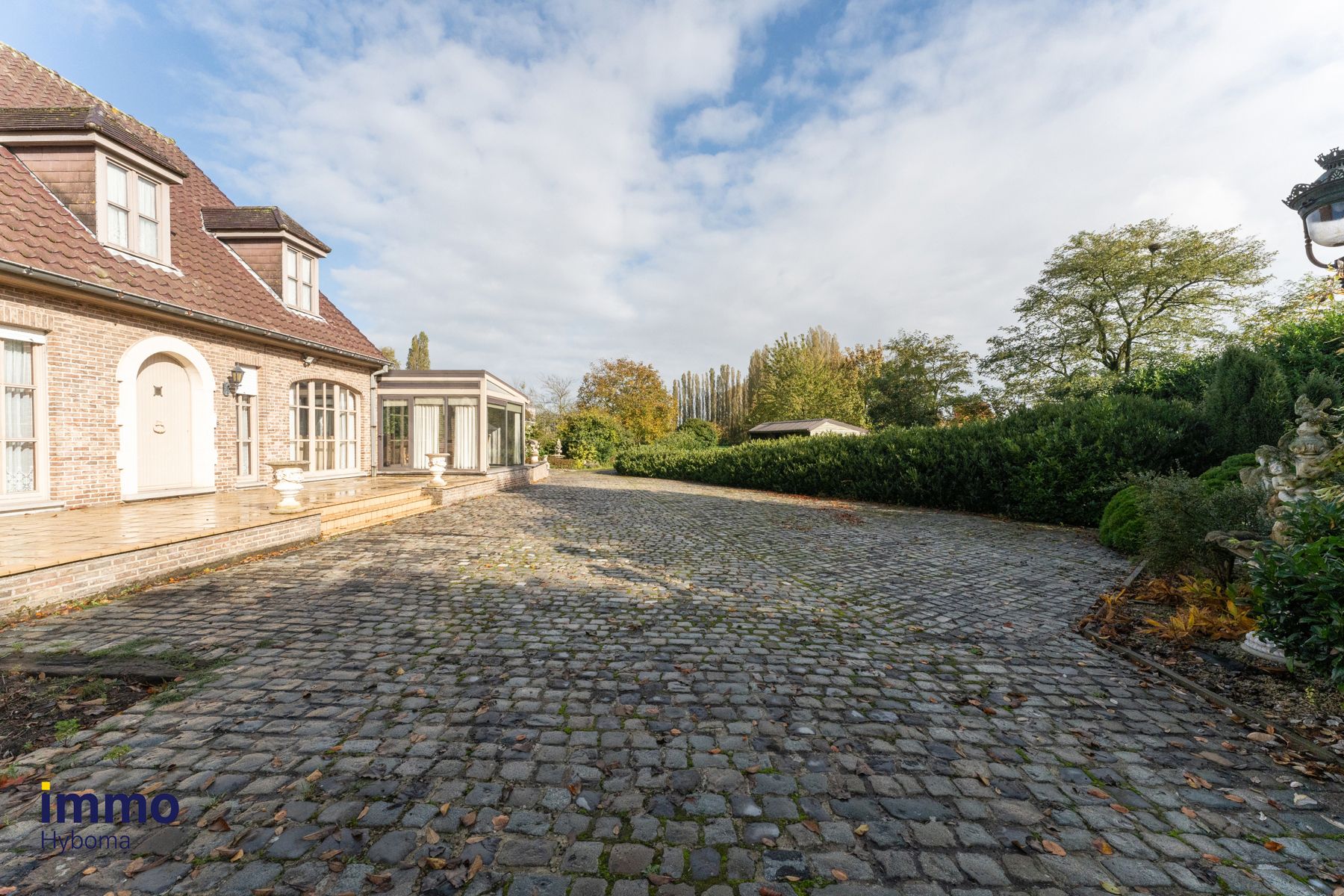 Idyllisch gelegen villa op 3598 m² met garage voor 6 wagens foto 24