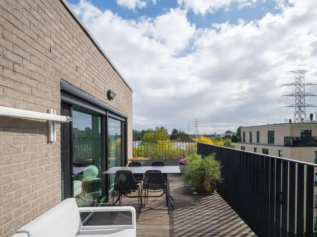 Lichtrijke penthouse met twee slaapkamers, ruime terrassen en indrukwekkende vergezichten foto 3