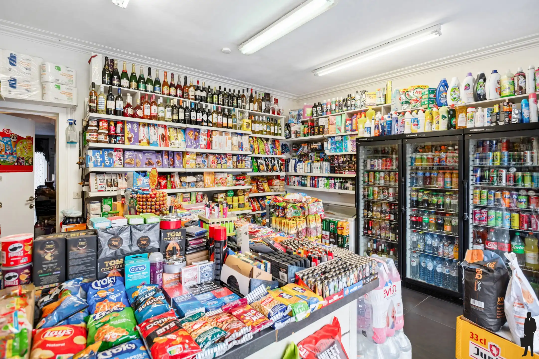 Verhuurd handelsgelijkvloers + magazijn! foto 5