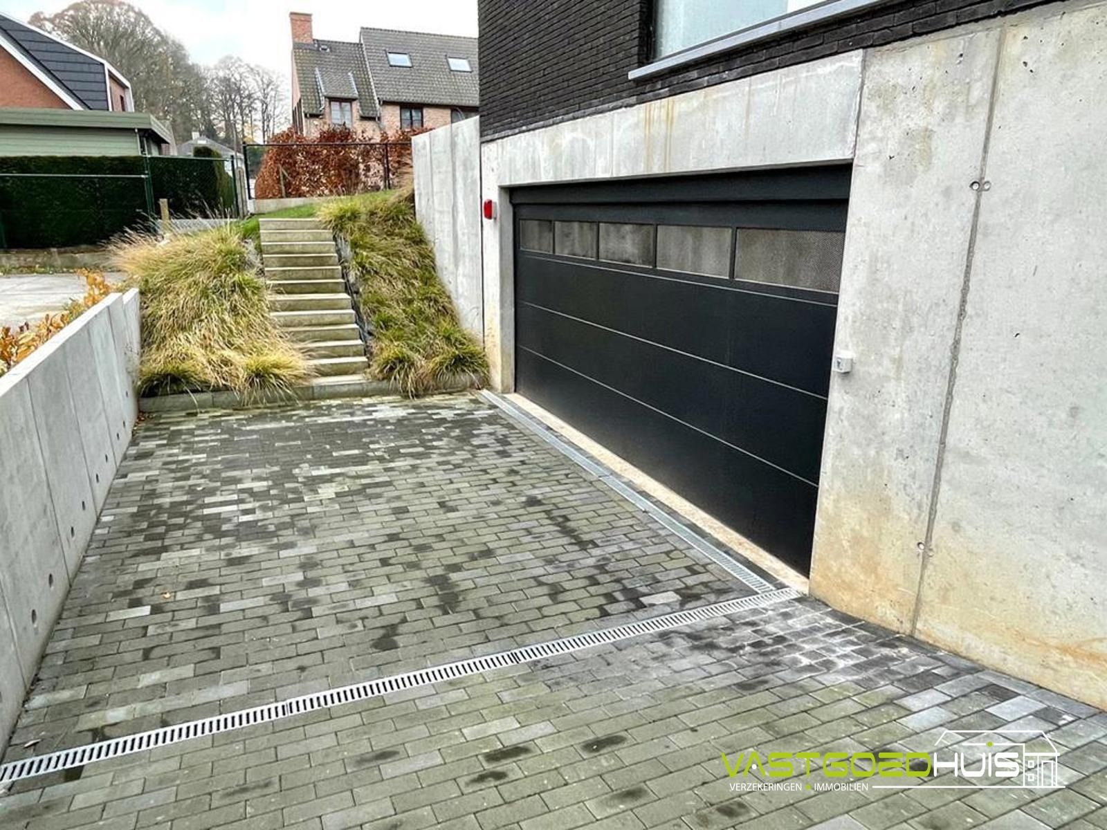 Appartement met 2 slaapkamers, terras en autostaanplaats! foto 24
