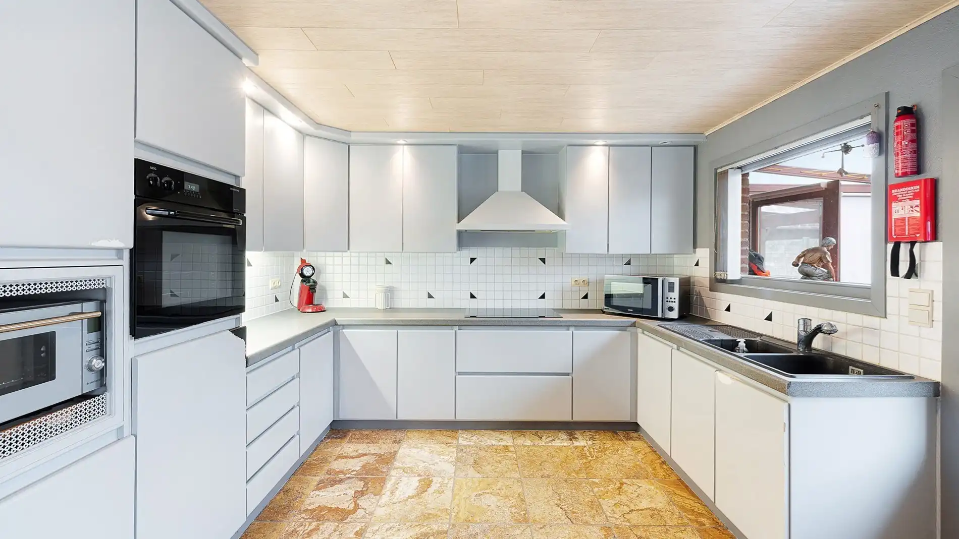 Rustig gelegen bungalow op 847 m² grond te Zwankendamme foto 9