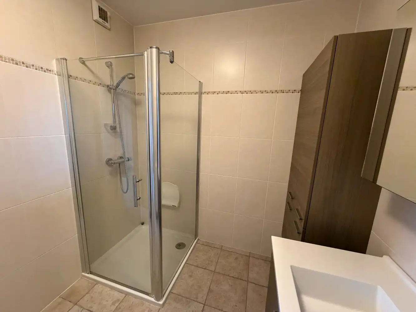 Appartement met overdekt terras in het centrum van Zonhoven foto 10