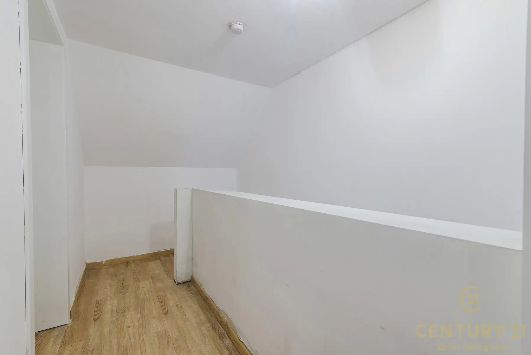 Veelzijdige en ruime centraal gelegen hoekwoning  foto 22