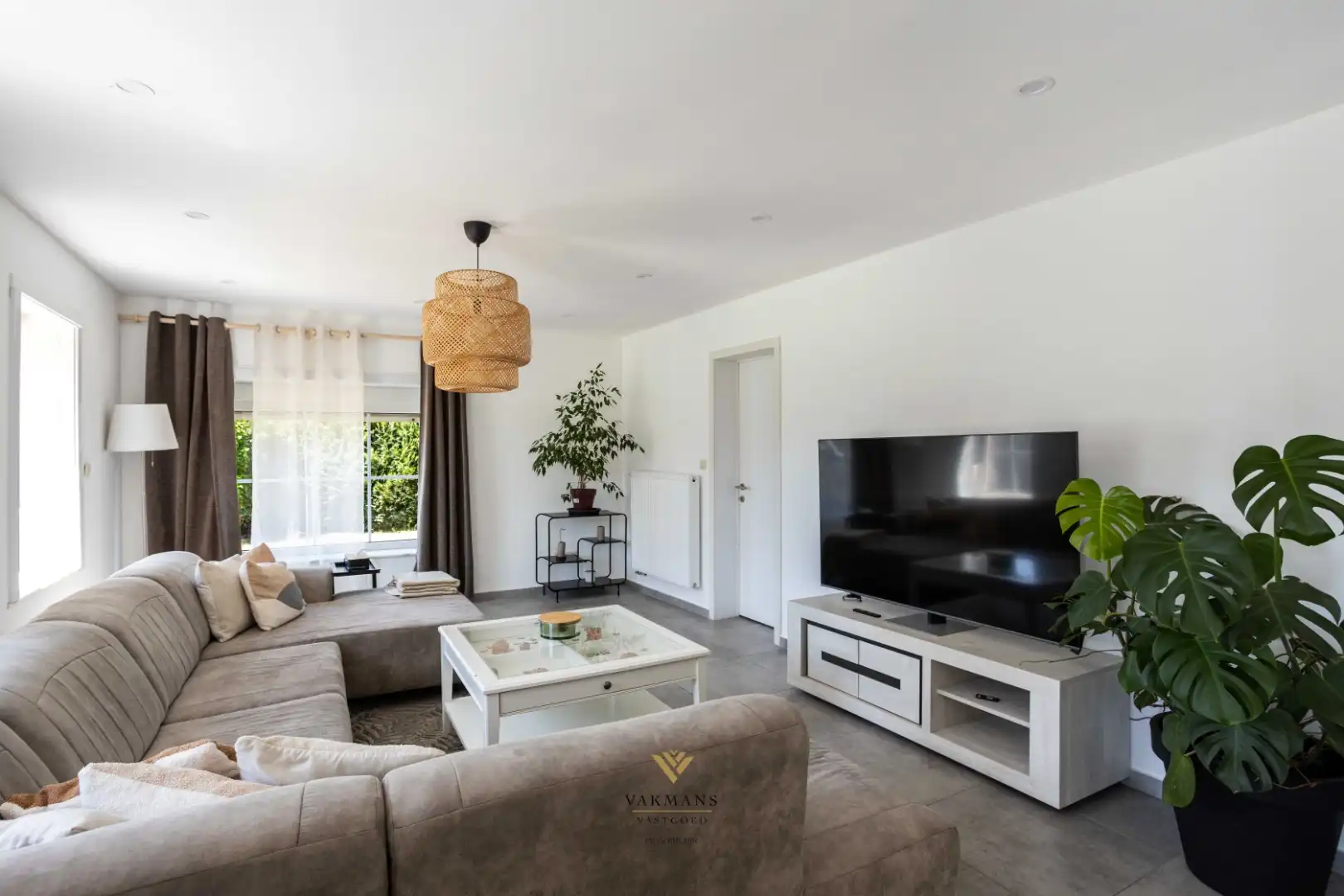 Alleenstaande woning op den buiten met 3 slaapkamers en garage foto 8