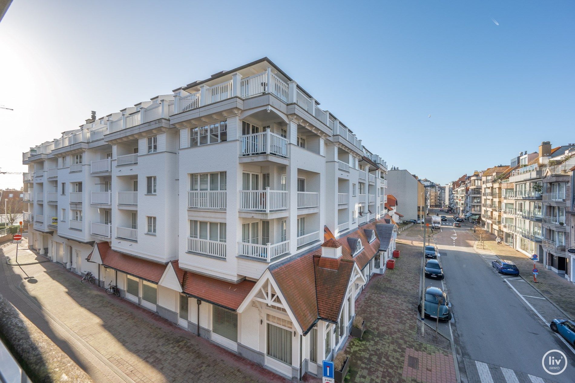 Prachtig HOEKappartement met 2 mooie slaapkamers gelegen op de Zoutelaan te Knokke.  foto 10