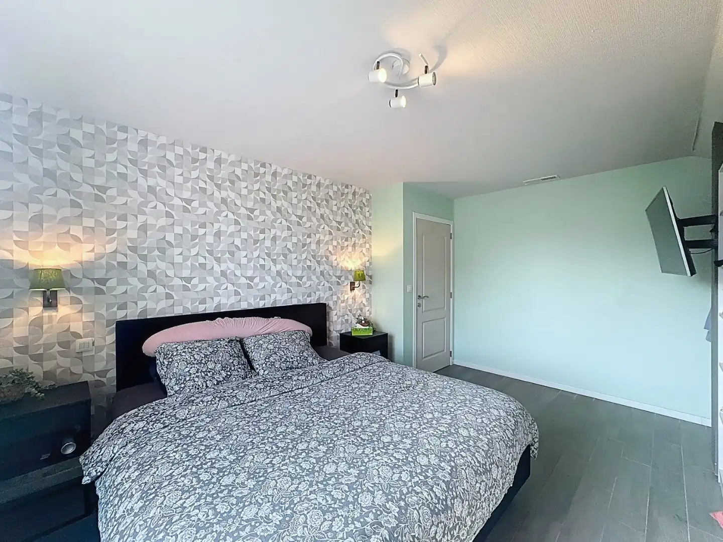 Ruime en recente halfopen bebouwing met 3 volwaardige slaapkamers foto 11