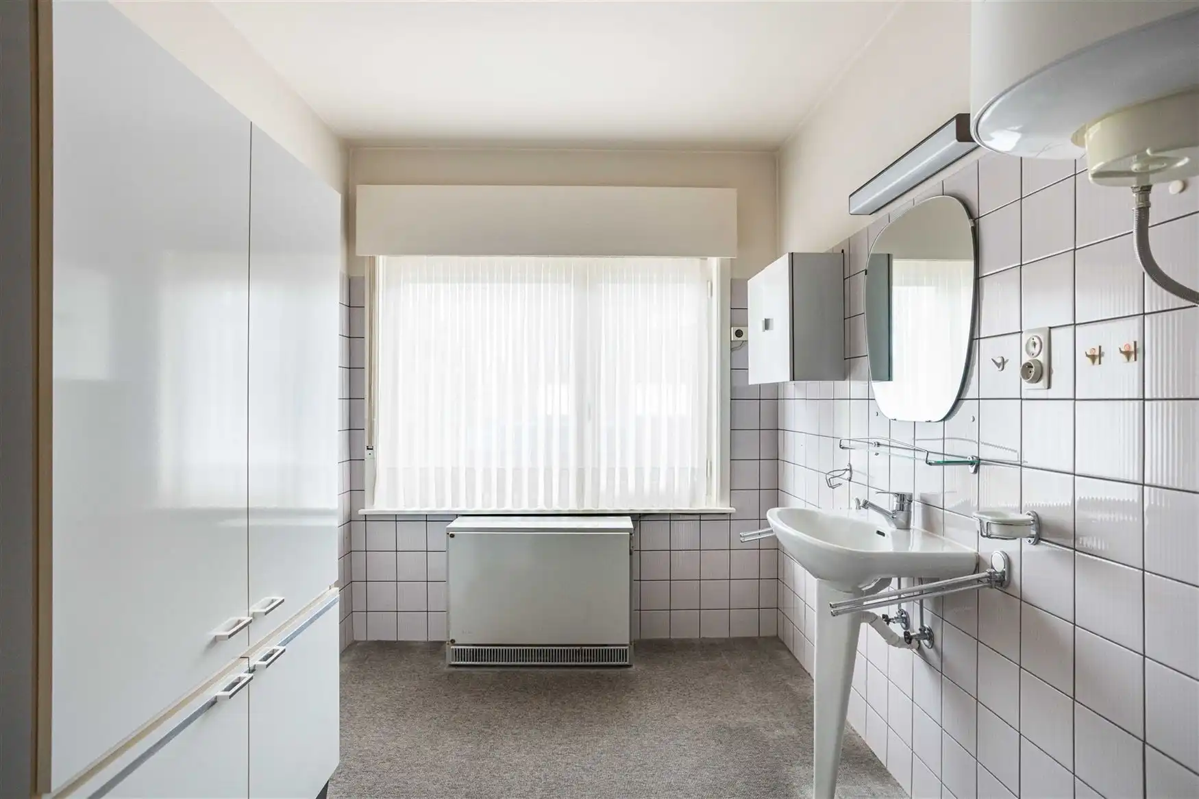Vrijstaande woning met retrocharme en renovatiepotentieel foto 13