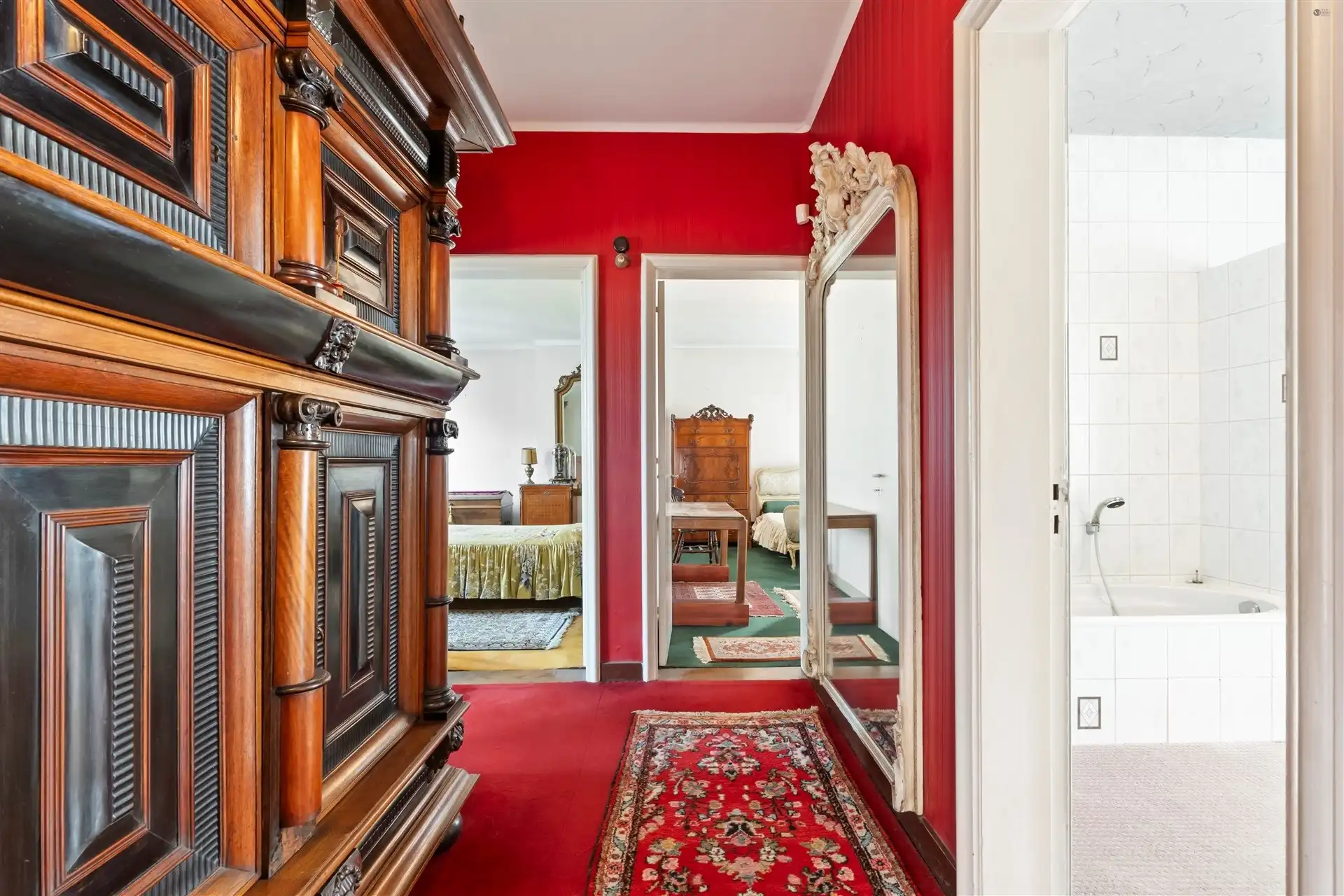 Voormalige dokterswoning, zeer unieke woning mt grote oppervlakten foto 23