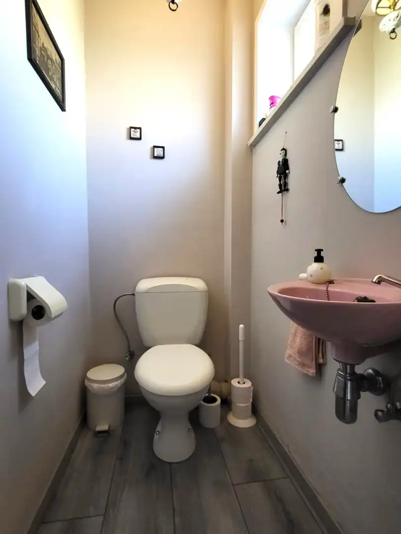 Deze ruime halfopen bebouwing met een bewoonbare oppervlakte van 134 m² is rustig gelegen aan de stadsrand. foto 27