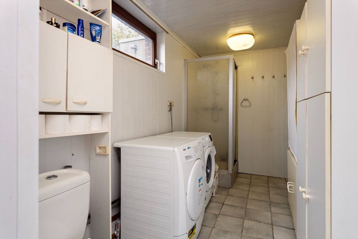 Ruime woning met handelspand in hartje van Sleidinge foto 12