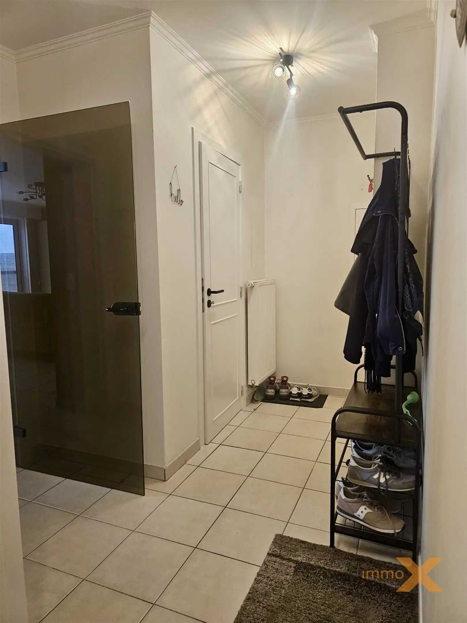 GELIJKVLOERS APP MET GROOT TERRAS EN GARAGE foto 10