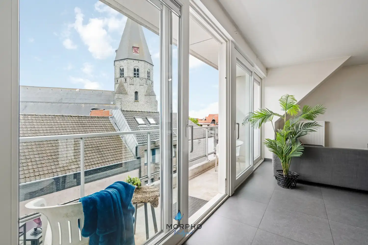 Instapklare duplex (120 m²) met master suite en terrassen – Torhout centrum foto {{pictureIndex}}