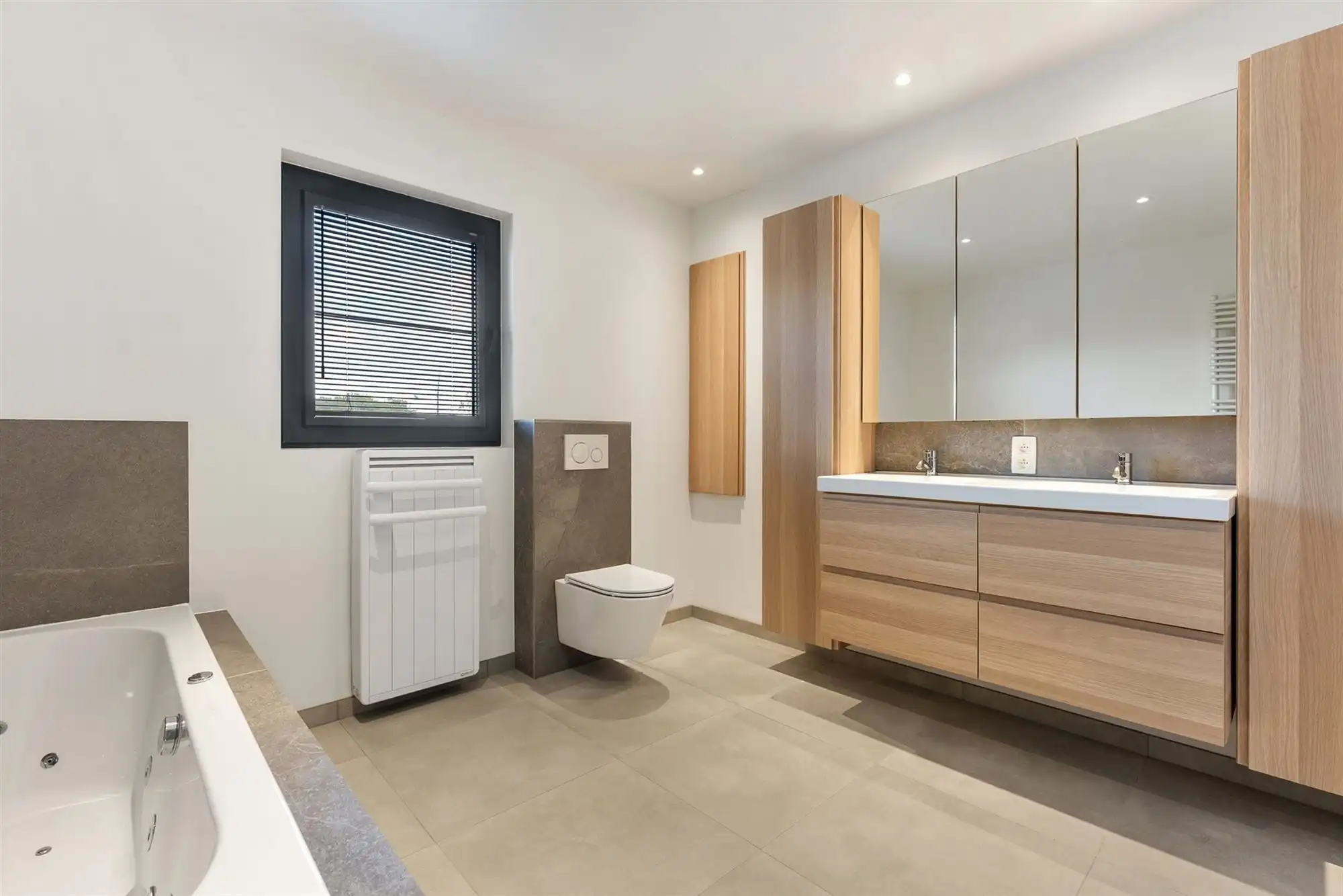 RECENT GERENOVEERDE WONING (175M²) MET HOBBY-/WERKRUIMTE VAN 212M² IN HASSELT CENTRUM foto 15