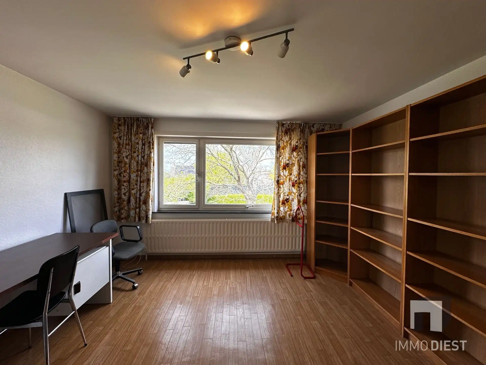 Gezinswoning met 4 slaapkamers en mooie tuin foto 19