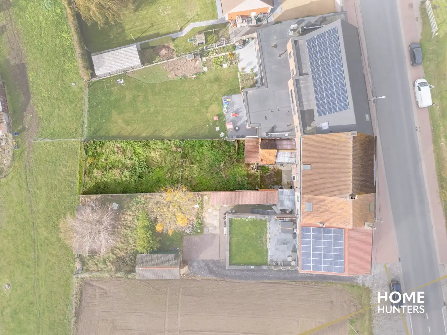 Renovatieproject met 4 slaapkamers, garage en ruime tuin foto 2