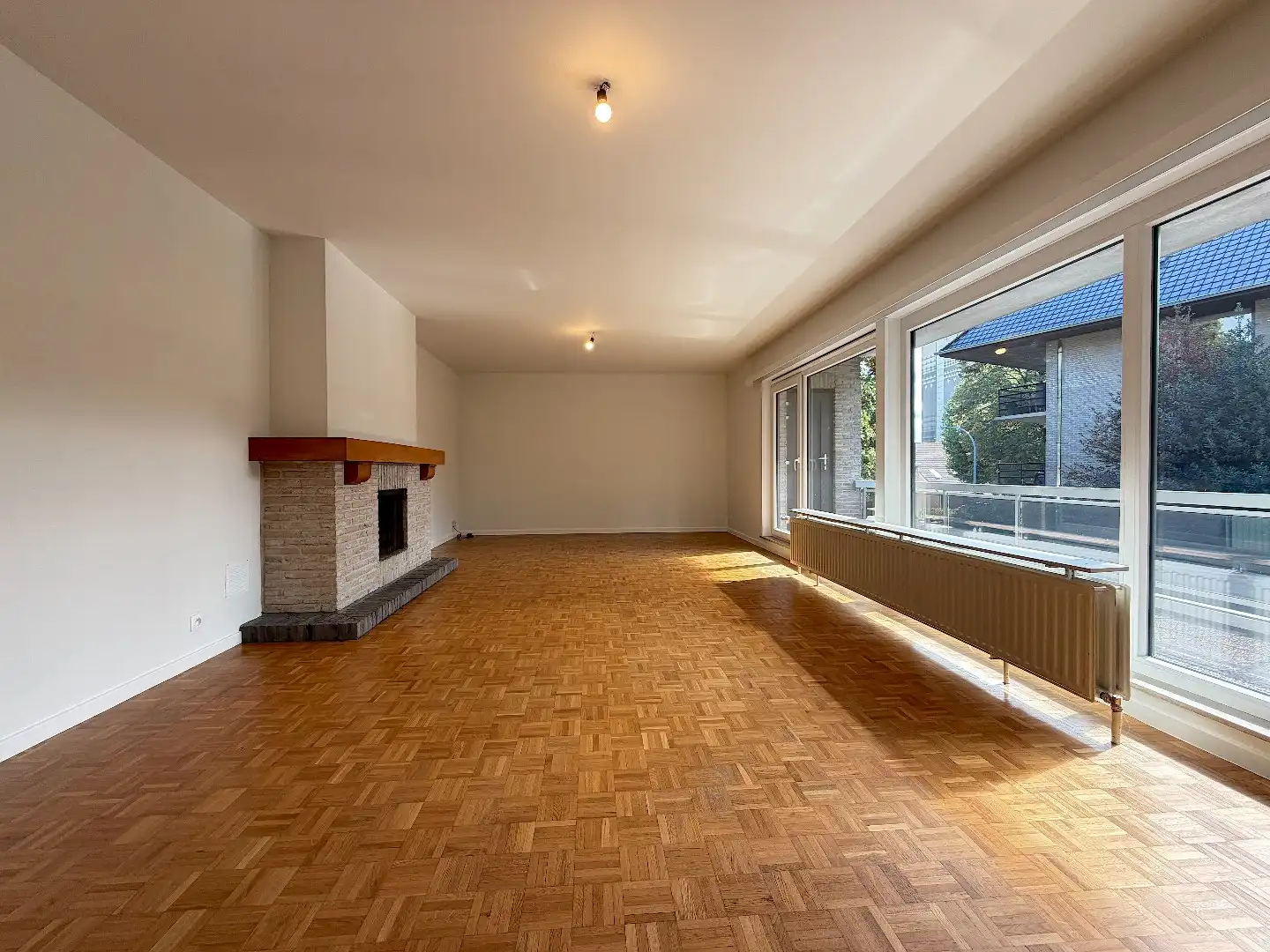 Lichtrijk 3-slaapkamerappartement met garage foto 3