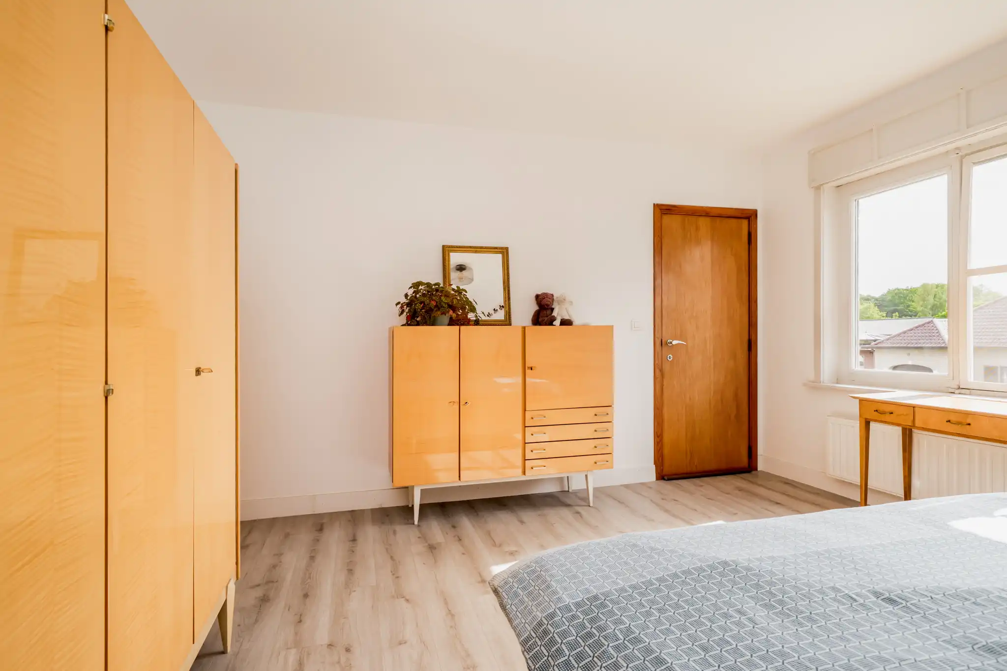 Karaktervolle woning met 3 (tot 5) slaapkamers, tuin, vergunde serre en grote garage / werkplaats foto 13