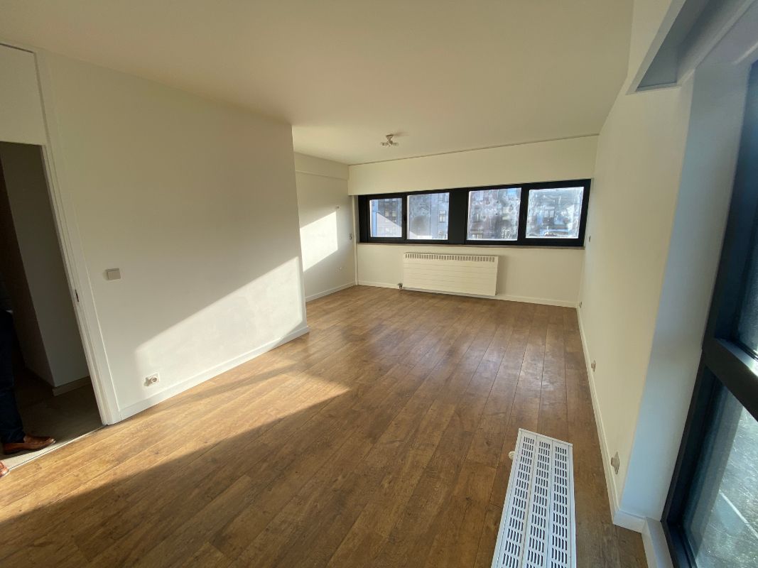 Ruim appartement met 2 slaapkamers, centraal gelegen. foto 8