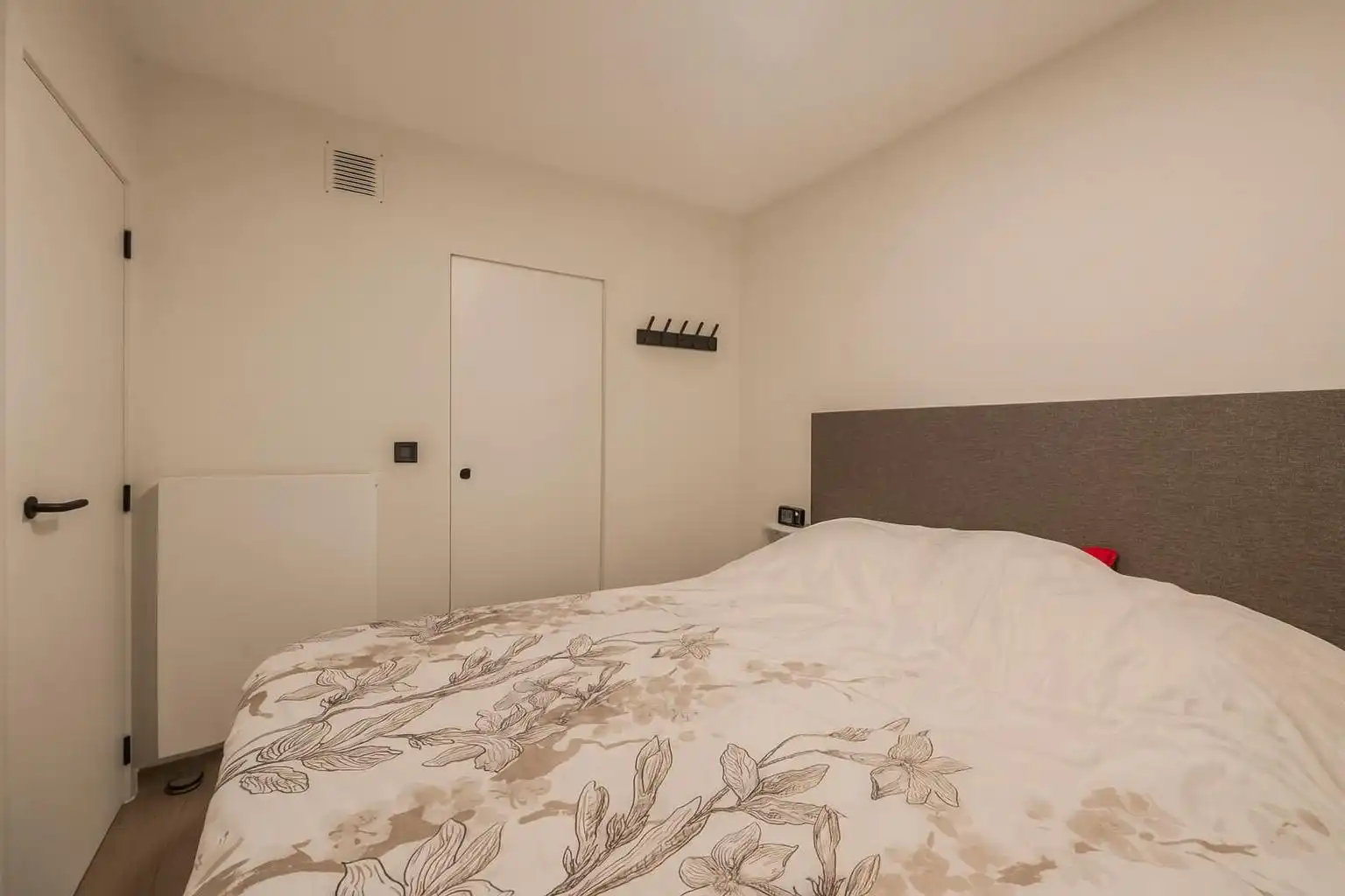 Lichtrijk appartement met aparte slaapruimte te Middelkerke! foto 3