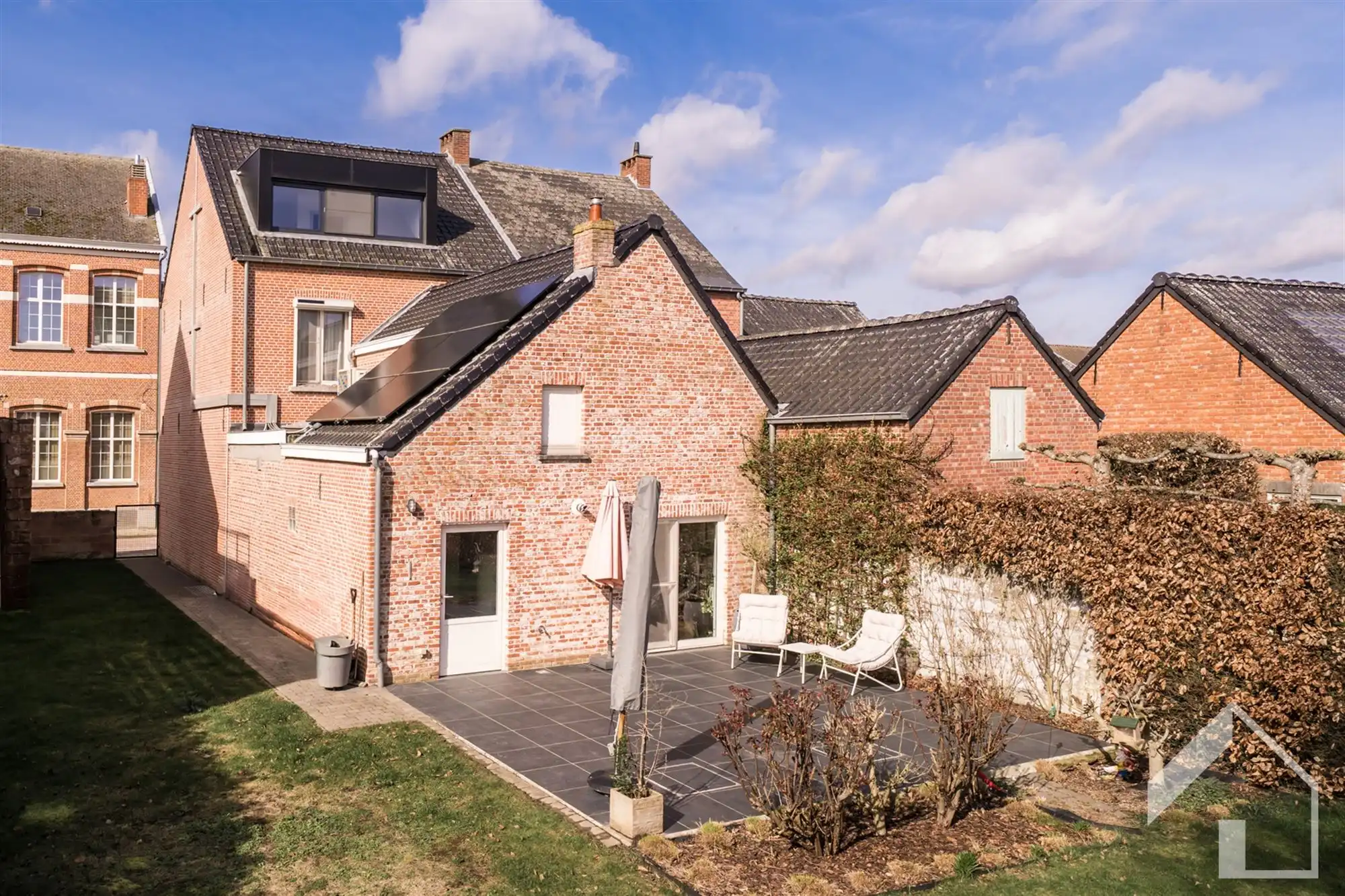 Comfortabele, ruime, instapklare woning met 5 slaapkamers foto 2