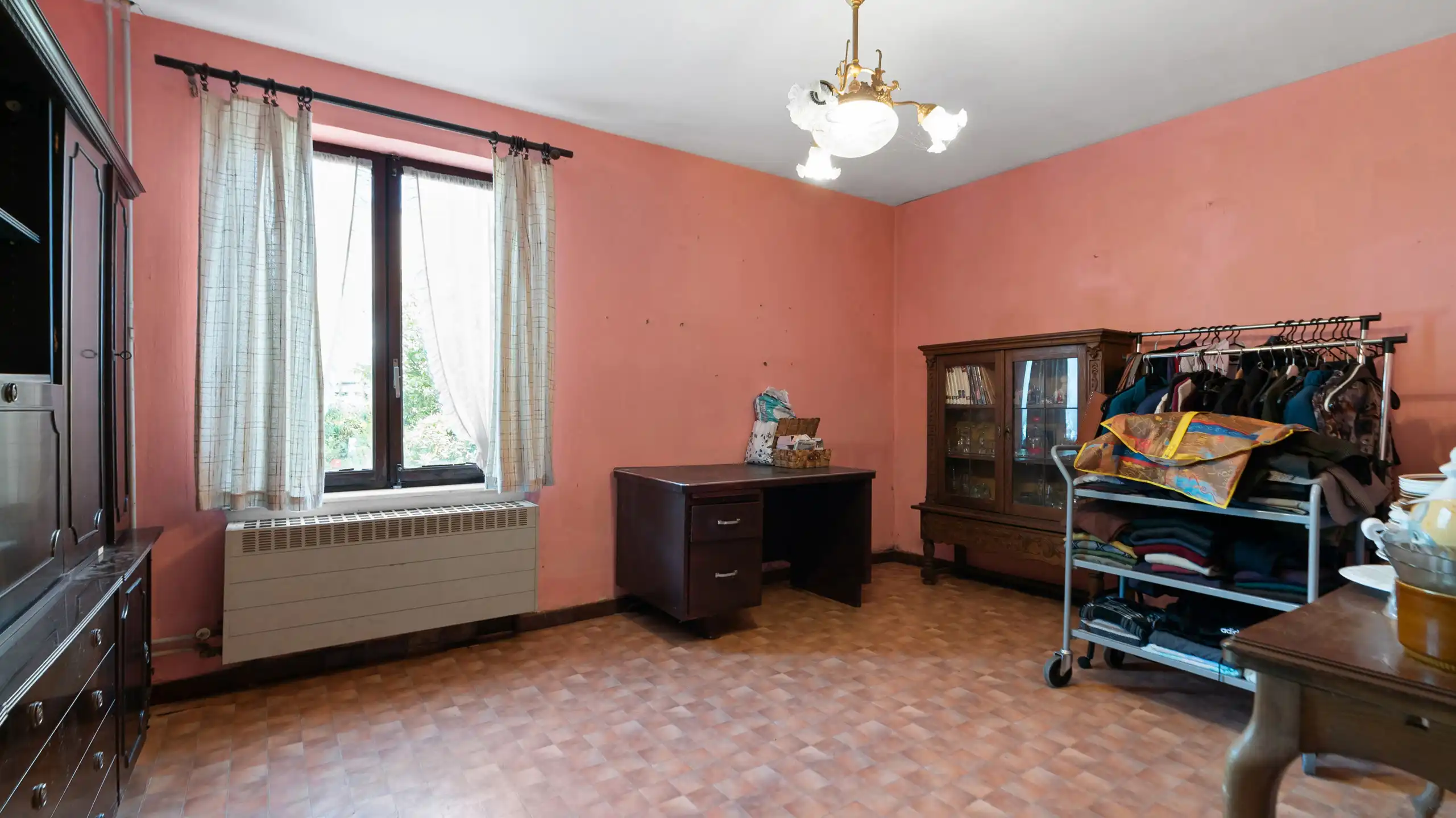 TIELT-WINGE- Ruime woning met bijgebouwen, binnenkoer op 96a foto 18