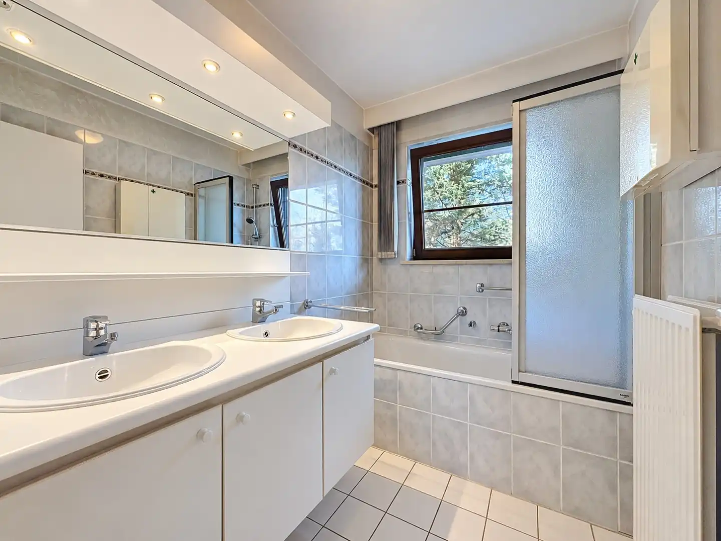 Instapklaar appartement met terras aan voor -en achterzijde. foto 5