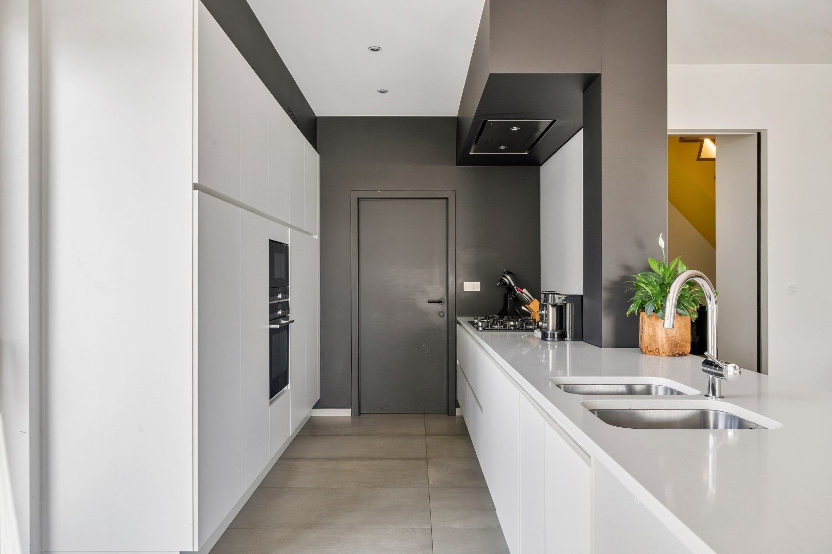 ENERGIEZUINIGE WONING MET 3 SLPKS, TOPAFWERKING EN GROTE TUIN foto 11