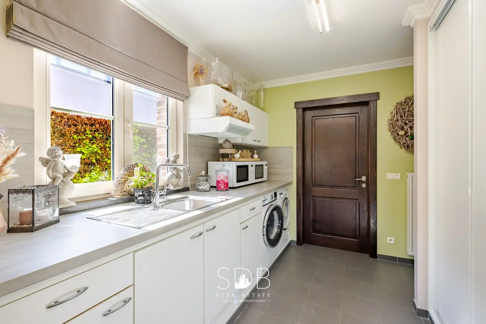 Prachtige stijlvolle woning met bijgebouwen, buitenpiste en graslanden  foto 31