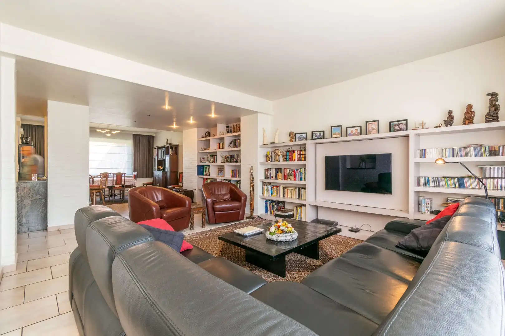 RUIME, INSTAPKLARE DRIEGEVEL BEL-ETAGE WONING ! foto 6
