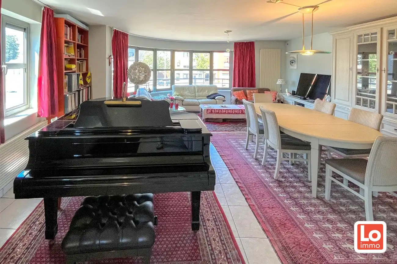 VERKOCHT! Ruim en gezellig appartement met garage in het centrum Lochristi! foto 8