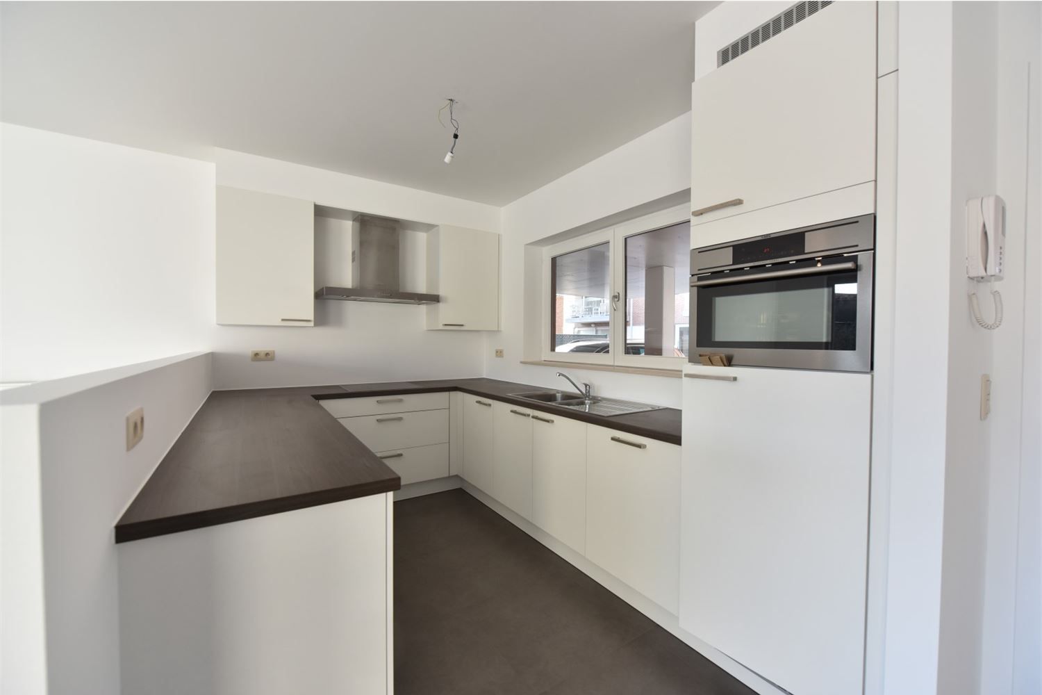 Goed gelegen recente woning nabij station | Marcel Couckestraat foto 4