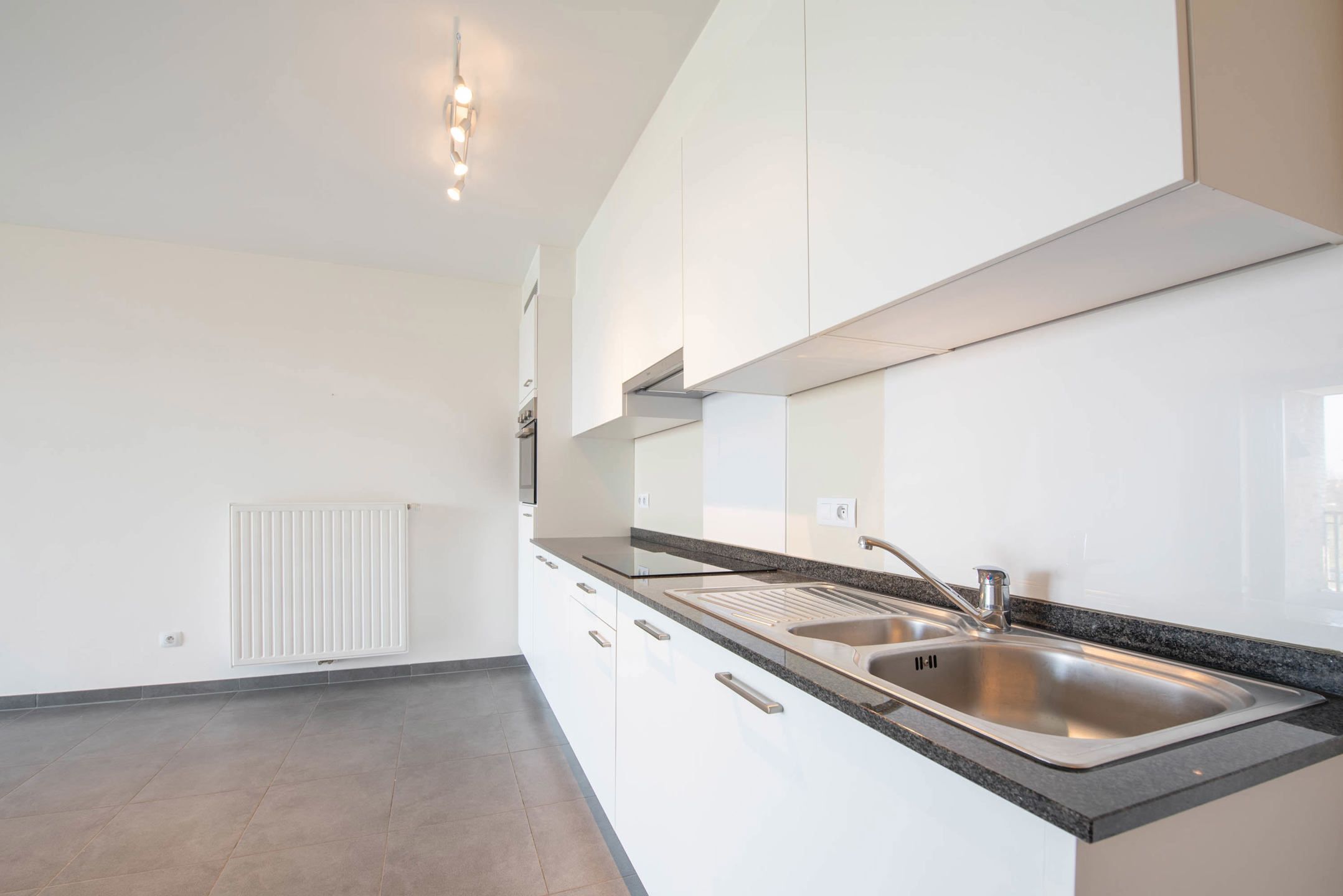 Serviceflat met autostandplaats & kelderberging foto 3