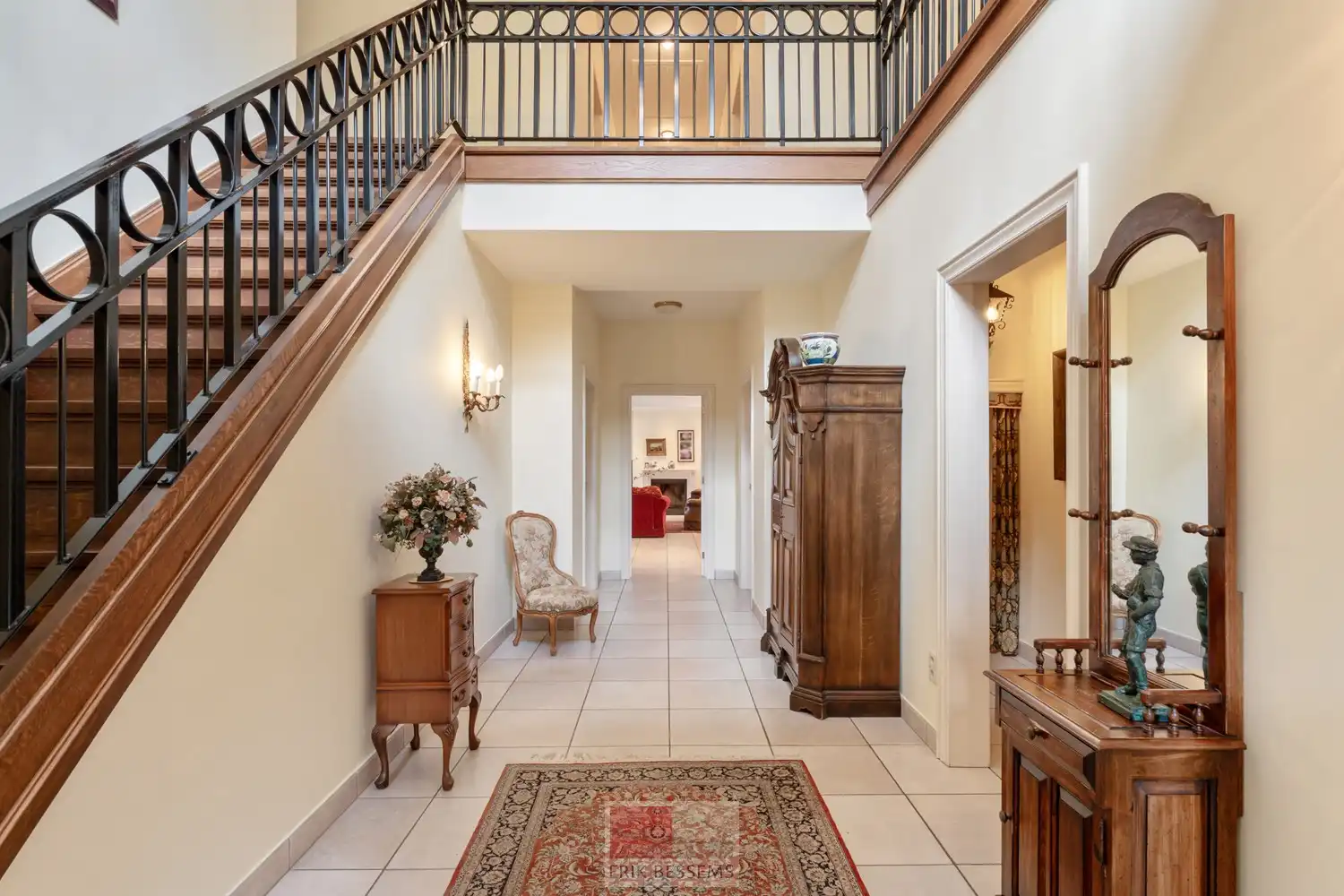 Exclusieve villa met natuurleien dak, gelegen op een unieke toplocatie in het prachtige Maasmechelen, gelegen op een perceel van 3295m². foto 2