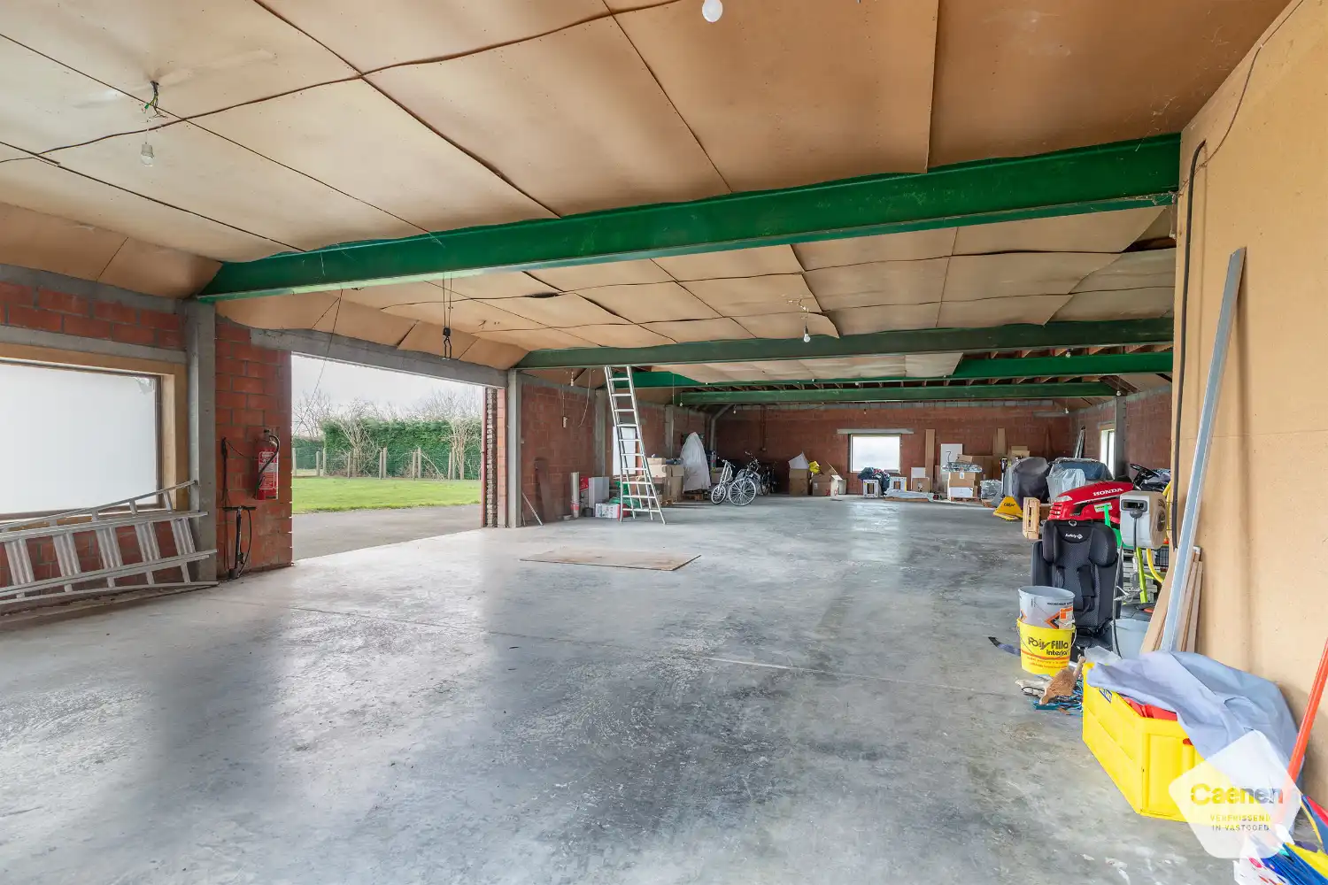 AUTHENTIEKE WONING op 3060&nbsp;m²&nbsp;in landelijke omgeving met 5 slaapkamers en 2 ruime bijgebouwen foto 5