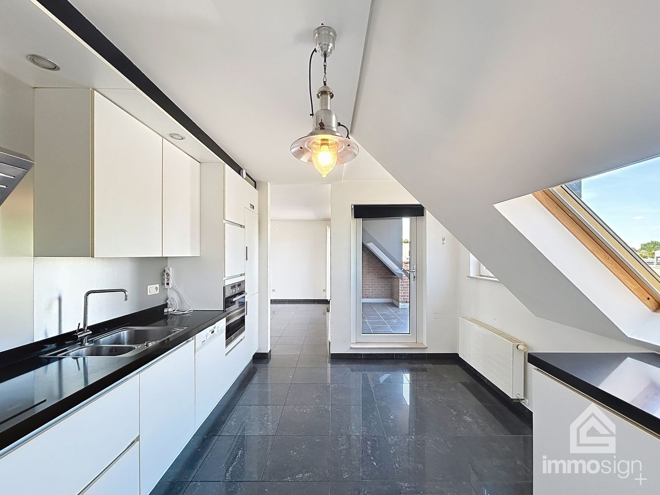 Ruim appartement met twee slaapkamers én twee terrassen te Hamont! foto 4