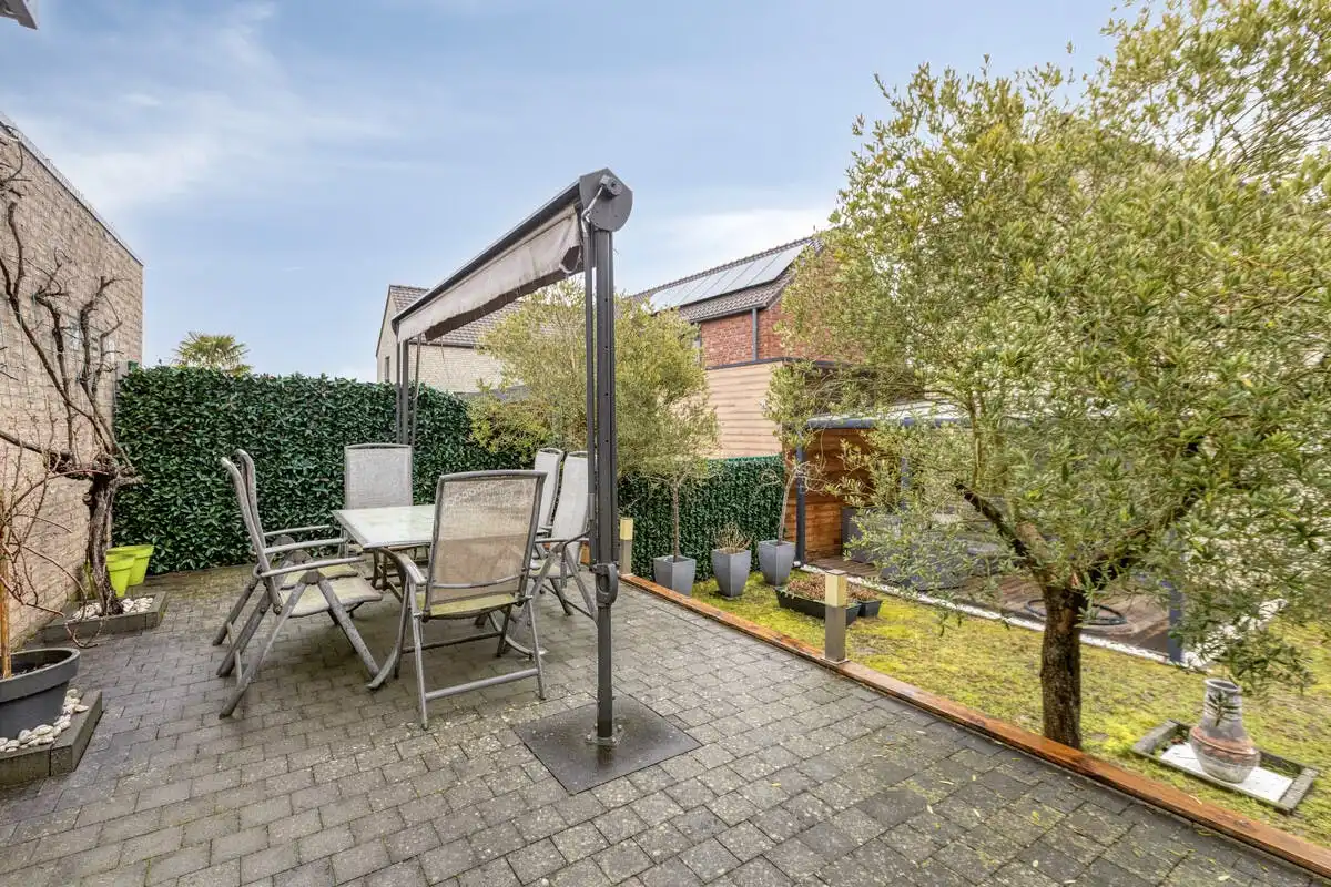 Instapklare woning met garage te koop in Bilzen foto 26
